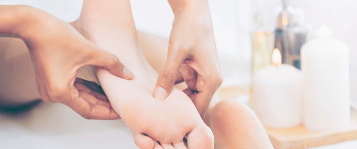 massage de pied nus